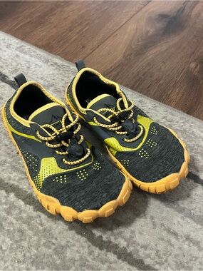 Kids yellow and gray water shoes, size 1